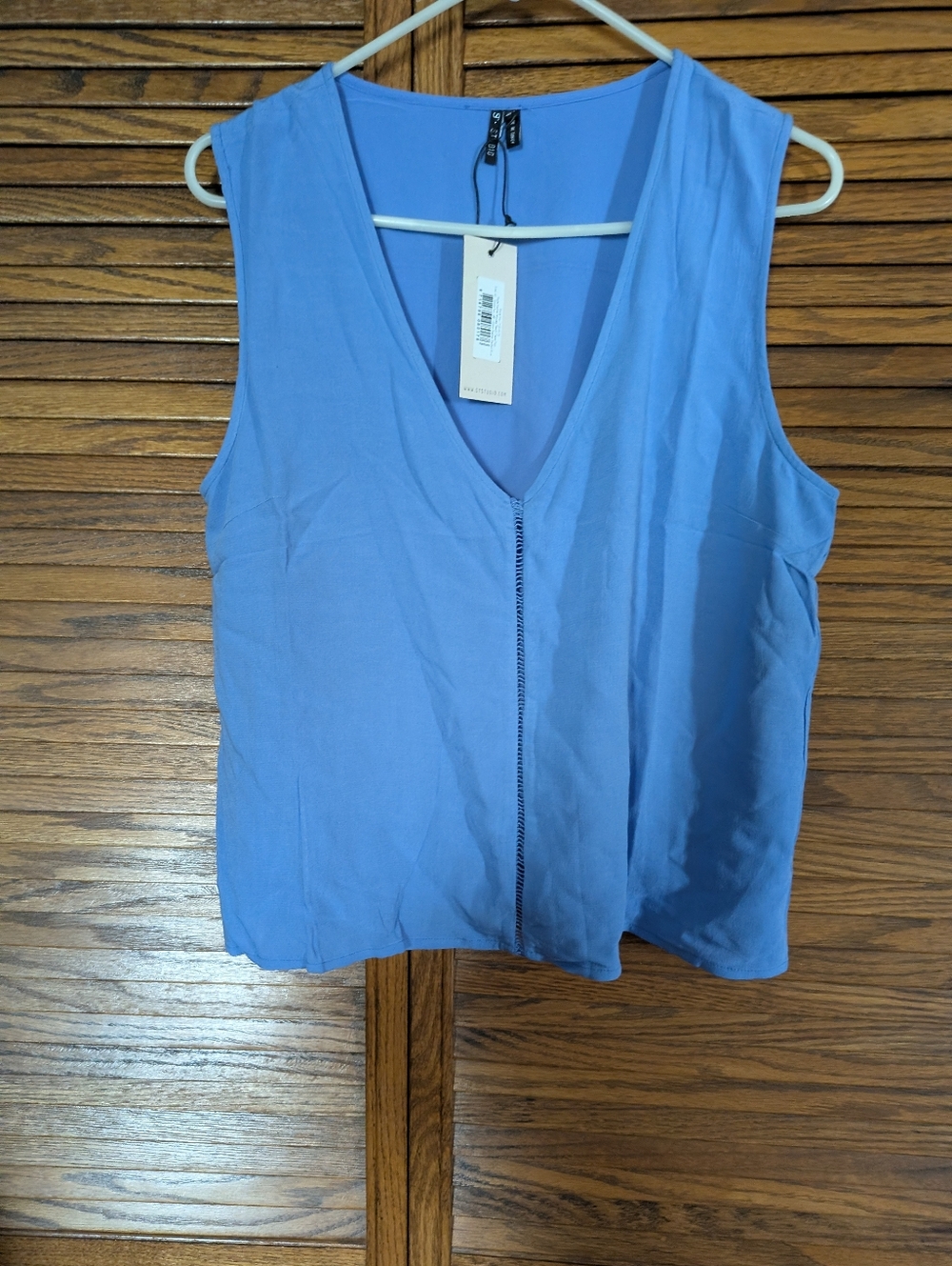 ST Studio Supertrash NWT Sleeveless V-Neck Blue Women’s Top Size 40